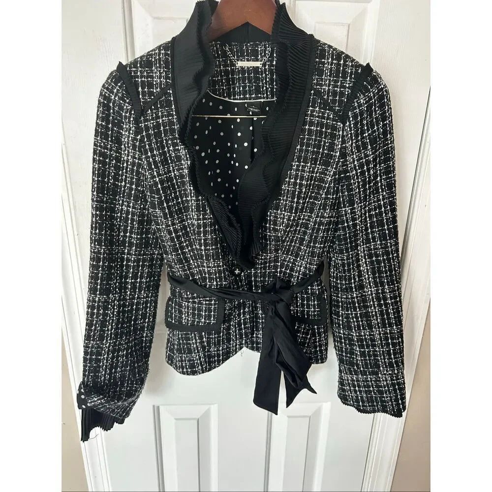 White House black market Tweed Coco ruffled neck blazer jacket sz 6 black white